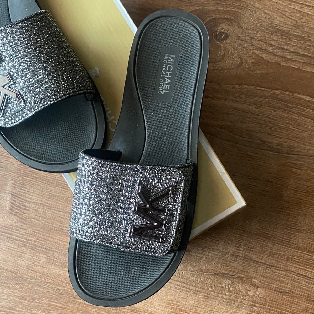 Michael Kors Silver  Crystal  Gliteer Hot Fix MK Logo Slides  Size 8 - Picture 3 of 4